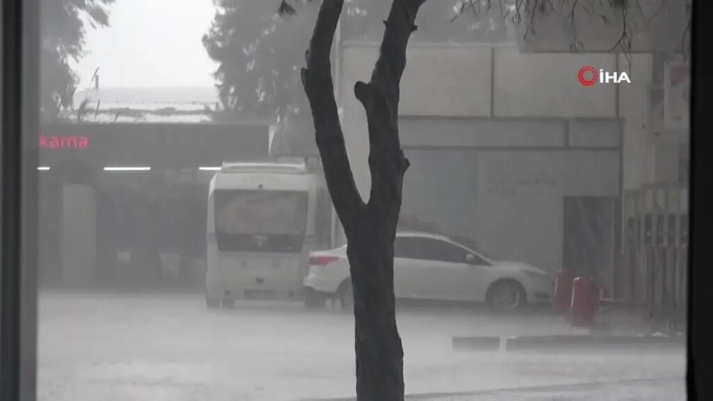 Balkanlar üzerinden gelen şiddetli yağış Ayvalık