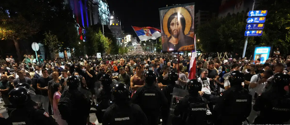DW analysis: Protests expand to Serbia, Vucic threatens