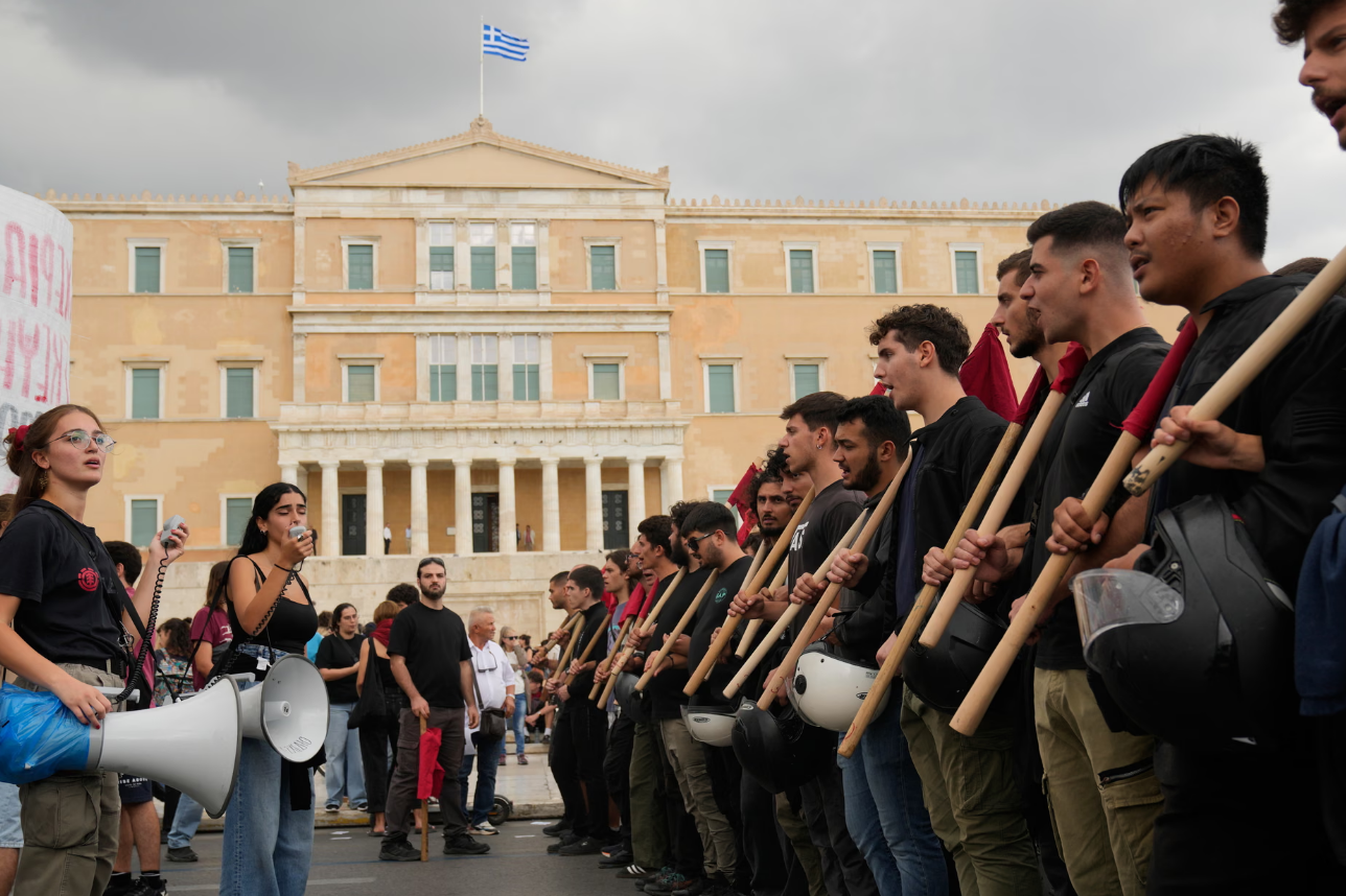 "We are not cars", workers in Greece protest against working hours