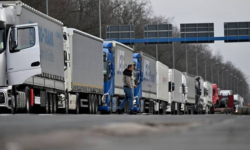 Bosnian drivers block border with Croatia – Protest against EU rules that endanger Balkan trade