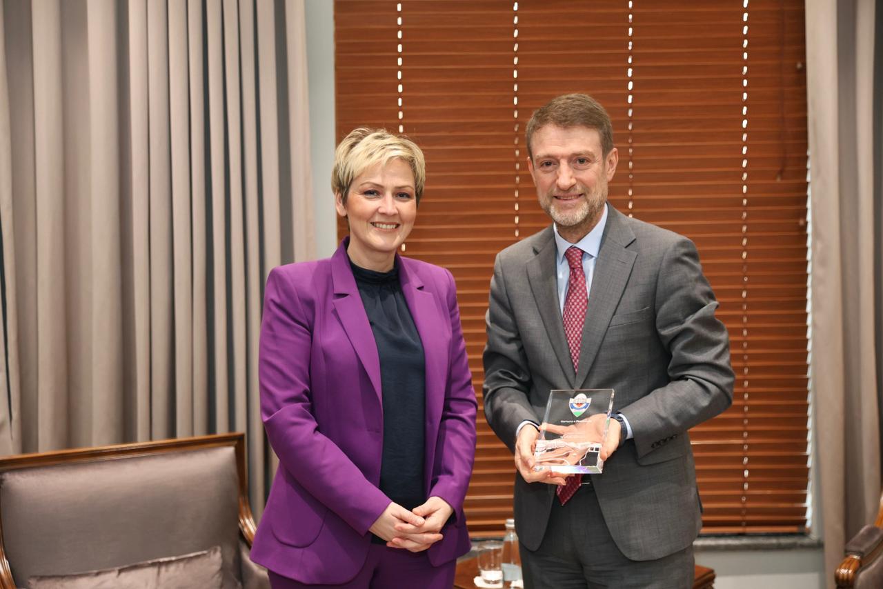 Ministri Hoxha pret kryetaren e Komunës së Preshevës: Shqipëria mbetet e përkushtuar për të mbrojtur të drejtat e shqiptarëve në Luginë