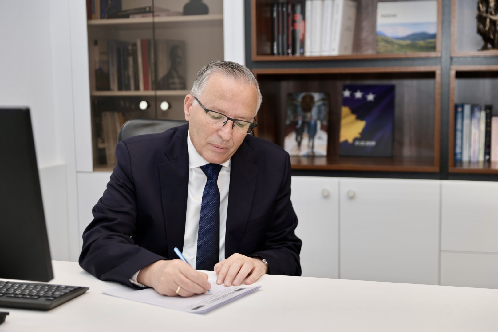 The head of the PDK, Bedri Hamza, signed the national petition in support of the former leaders of the KLA