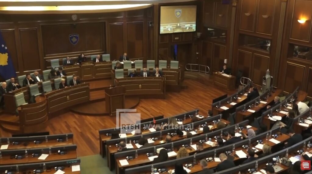 Kosovo, the assembly unlocks 121 million euros, the deputies vote on the agreements on energy and roads after the crisis in the Parliament