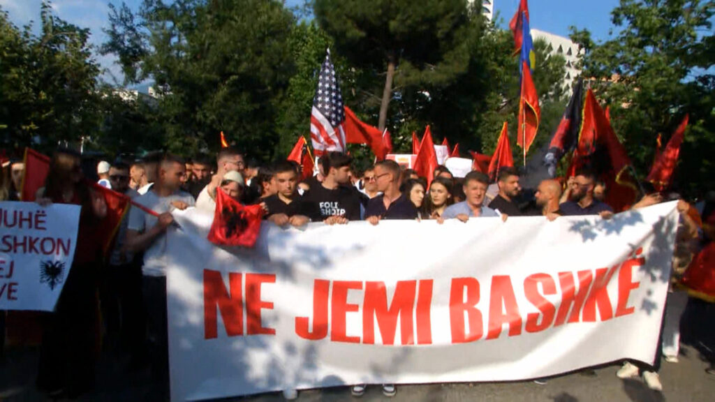 March in Tirana in support of Albanian students in North Macedonia