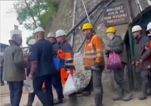 They were trapped for more than 16 hours 800 meters underground, the 18 miners come out of the Trepca mine, they are greeted with applause