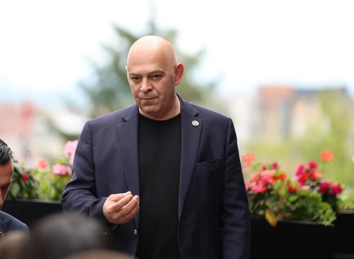 AAK, with conditions to support LVV: Ready to provide quorum for new institutions, without being part of the government
