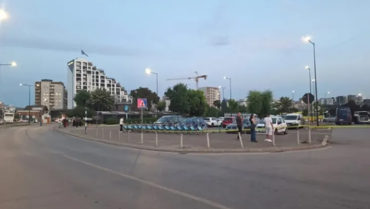 Alarm në stacionin e autobusëve në Prishtinë, dyshohet për lëndë shpërthyese, evakuohen qytetarët