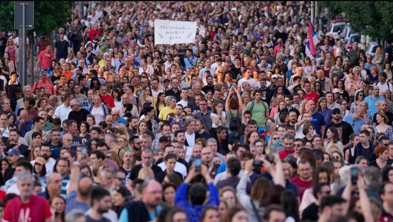 Mass protests in Serbia demand political change