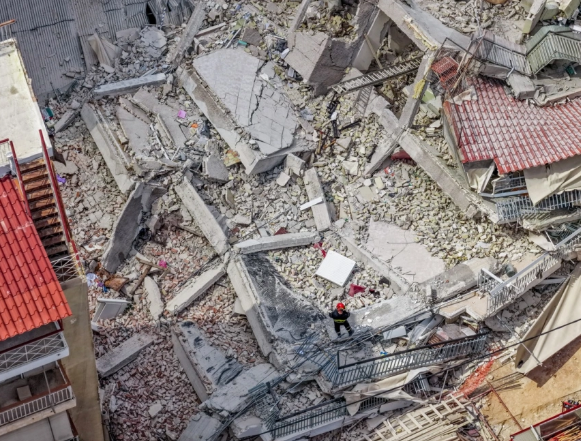 "Even the Leaning Tower of Pisa is tilted, but it has not fallen"/ The collapse of the palace in Athens after the works in the area, how the inclination of the object by several degrees was neglected, here is what is suspected