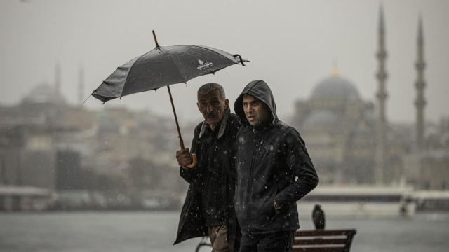 The Governorship and AKOM warned one after another: There will be showers and hail in Istanbul.