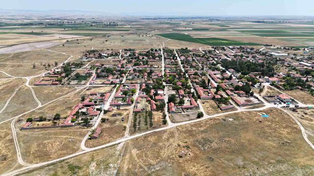 There are no dead ends in this village! It's like it was drawn with a ruler