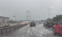 AKOM: Regional showers with occasional thunderstorms are expected to occur in Istanbul for 12-18 hours.