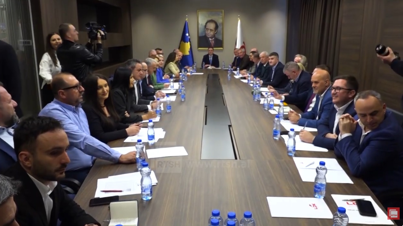 Abdixhiku wins the vote of confidence/LDK rejects the impeachment motion, reopens the dialogue with Vetëvendosje