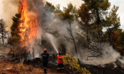 Greece at war with flames, fire in Western Attica gets out of control, evacuations and ground and air operations