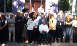 PDK and the Alliance protest in front of the government headquarters, accusing Kurti and the ministers in office of blocking the institutions