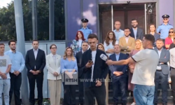 Students in protest in front of the Prime Minister’s Office, demand the unblocking of institutions in Kosovo