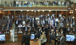 Tensions in the Assembly of Kosovo, the session is interrupted, Kurti asks for additional time to reach an agreement: Let’s avoid new elections