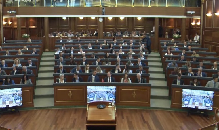 The constitutional deadline ended at midnight, the Assembly of Kosovo continues the constitutive session today