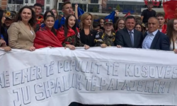 The decision of The Hague brings out the students in protest in Malishevë, march in support of the former leaders of the KLA