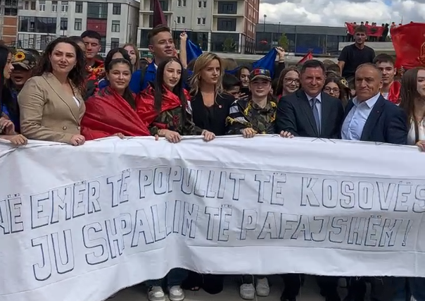The decision of The Hague brings out the students in protest in Malishevë, march in support of the former leaders of the KLA