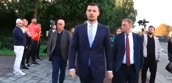 Endrit Thaçi arrives in Kosovo after the decision of The Hague: We hope in the Appeal, we believe that they will return innocent