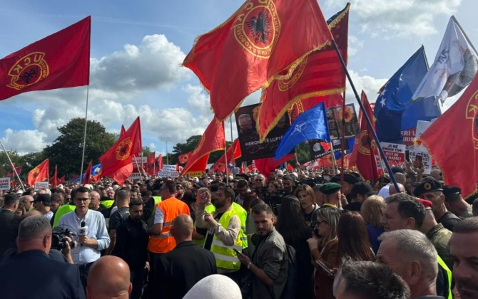"Not in my name" protests continue in Kosovo/Prishtina stands up against the decision of the Special Court