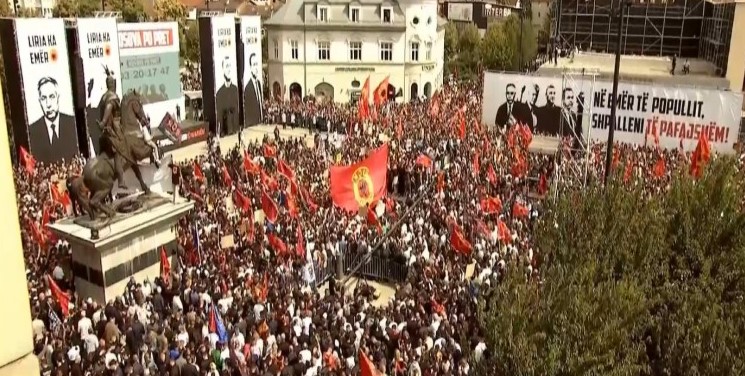 "We are waiting for the liberators at home", citizens march in Pristina in support of the former leaders of the KLA