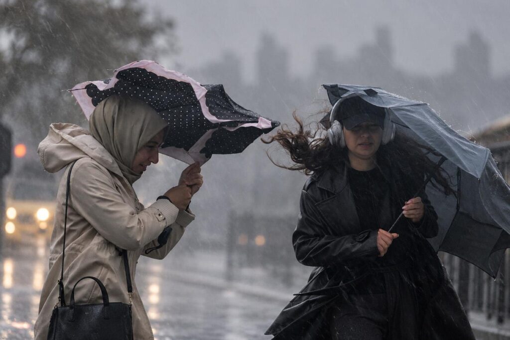 Time has been given for Istanbul! Moving quickly on the radar, beware of floods
