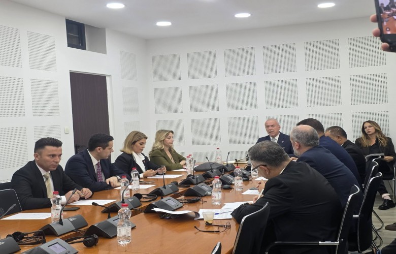 Kosovë/ Komisioni për Legjislacion miraton unanimisht Ligjin për Dhomat e Specializuara