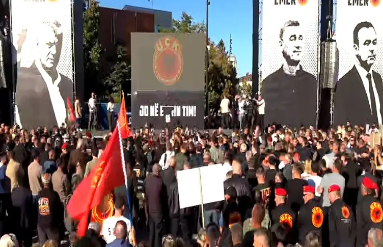 “Jo në emrin tim”, sërish protestë para Kuvendit të Kosovës, kërkohet miratimi i Ligjit për Specialen
