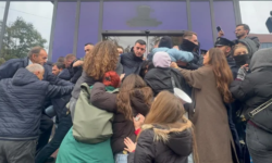 Protest for the murder of Arlinda Zekaj in Pristina, citizens throw eggs at the Government of Kosovo