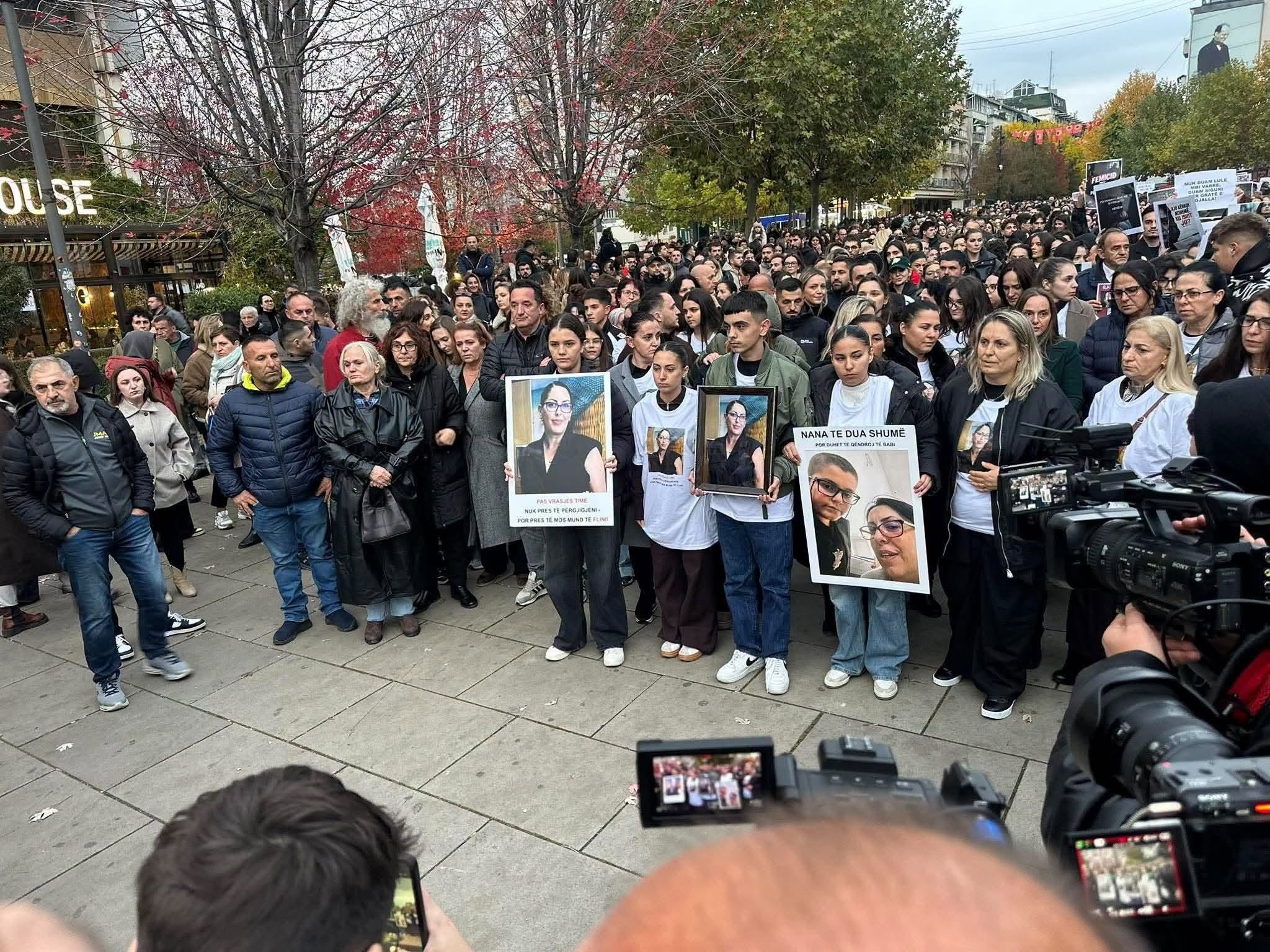 There is a protest in Pristina for the murder of Arlinda Zekaj